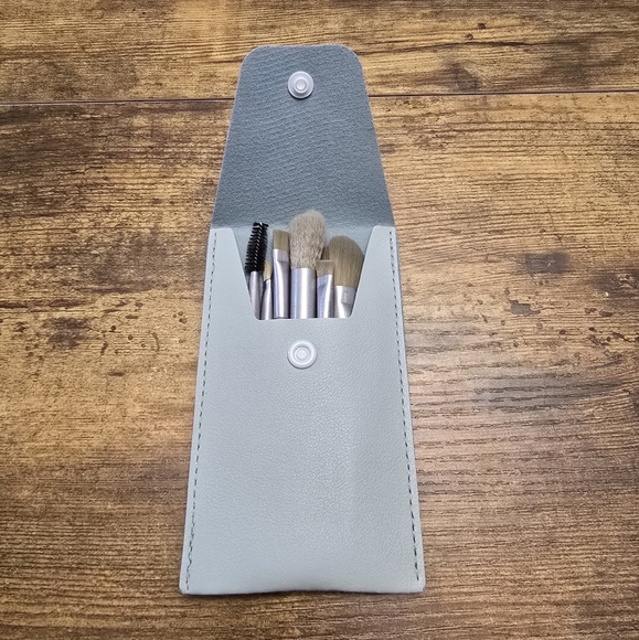 New Portable light blue Makeup Brush Set of 8 with Case - Picture 1 of 8